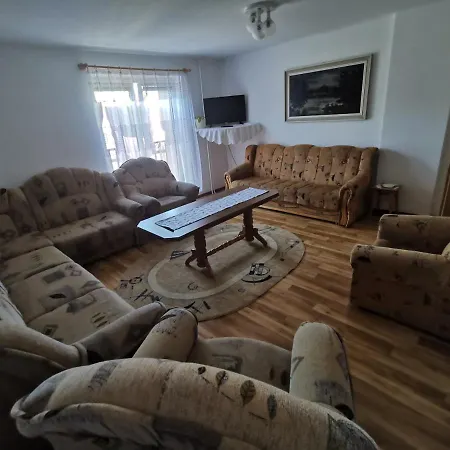 Apartmanovy Dom